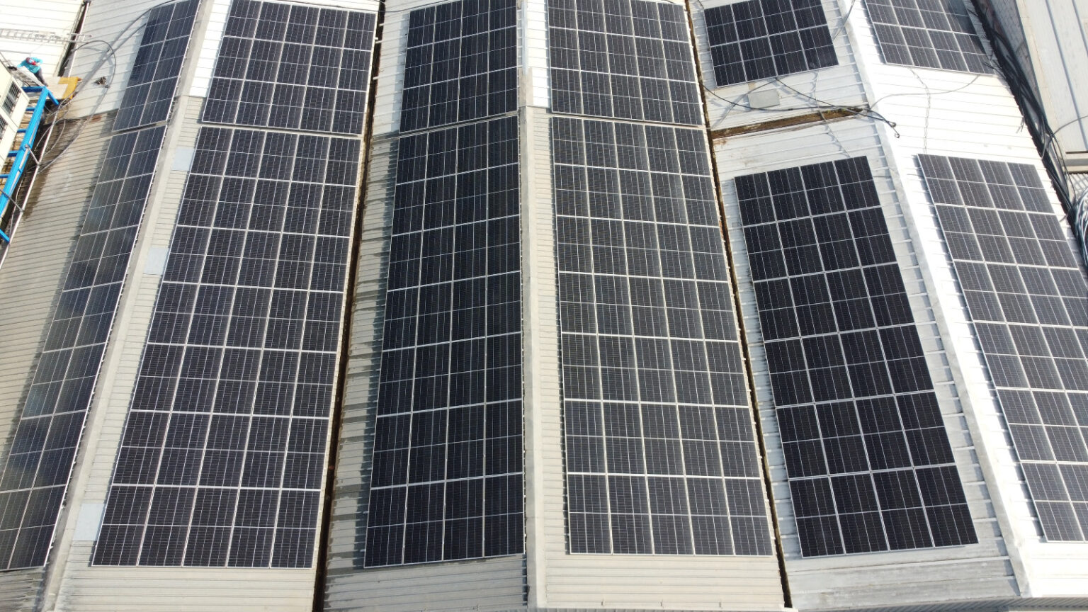Paneles solares instalados en cubierta